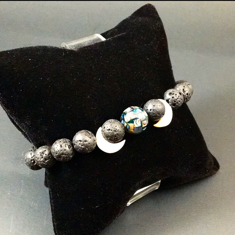 Mother of Pearl Abalone Moon bracelet - Picture 3 of 4